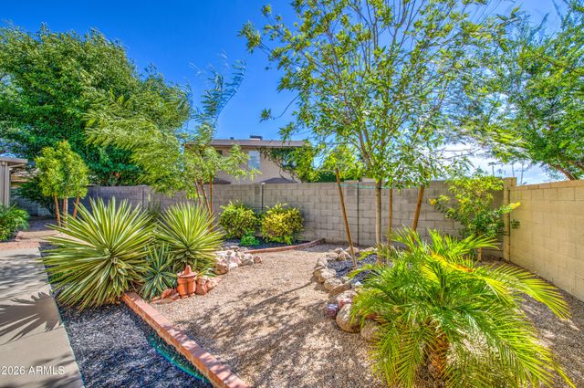 913 E WAHALLA Lane, Phoenix, AZ 85024