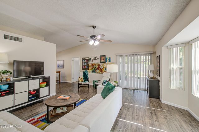 913 E WAHALLA Lane, Phoenix, AZ 85024