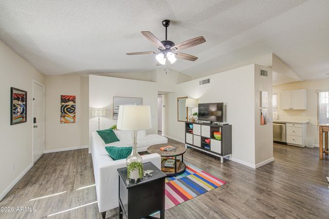 913 E WAHALLA Lane, Phoenix, AZ 85024