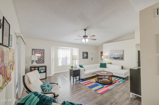 913 E WAHALLA Lane, Phoenix, AZ 85024