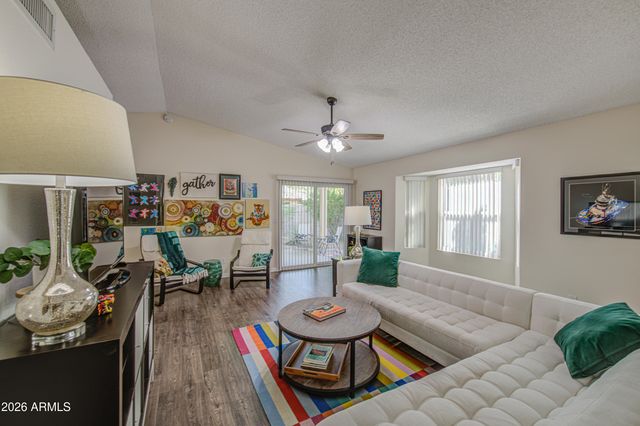913 E WAHALLA Lane, Phoenix, AZ 85024