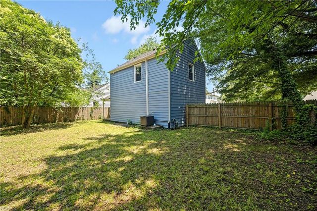 819 19th Pl, Newport News, VA 23607