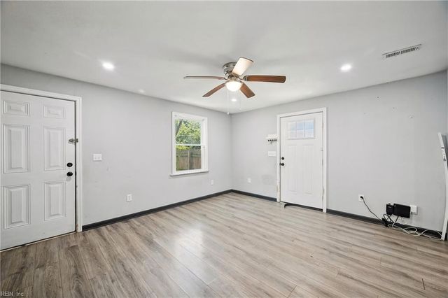 819 19th Pl, Newport News, VA 23607