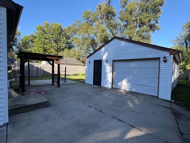 232 N Woodlawn Avenue, Battle Creek, MI 49037
