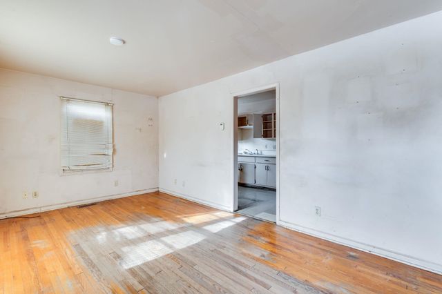 2418 E 8th St N, Wichita, KS 67214