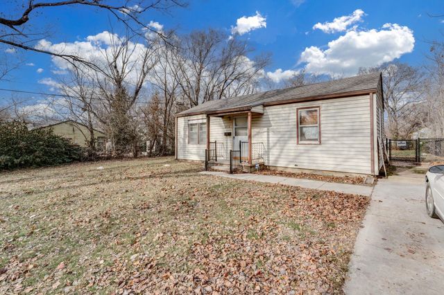 2418 E 8th St N, Wichita, KS 67214