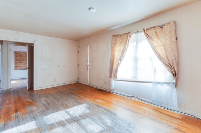 2418 E 8th St N, Wichita, KS 67214