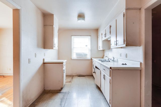 2418 E 8th St N, Wichita, KS 67214