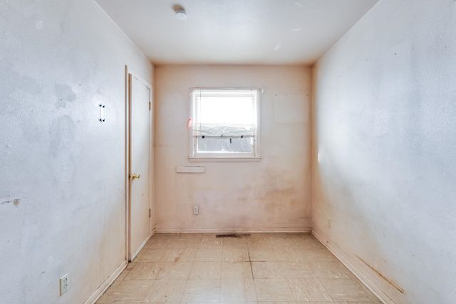 2418 E 8th St N, Wichita, KS 67214