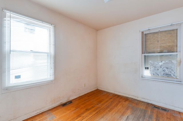 2418 E 8th St N, Wichita, KS 67214