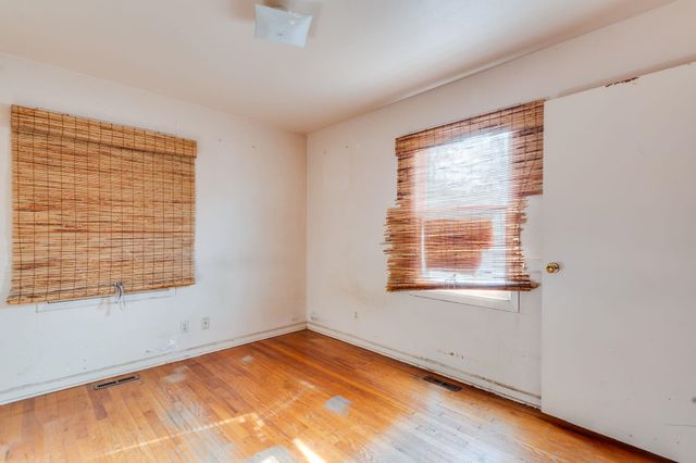 2418 E 8th St N, Wichita, KS 67214