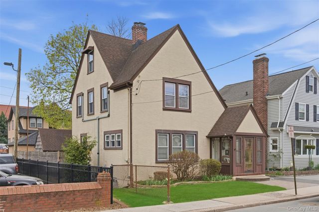 25 Iris Avenue, Floral Park, NY 11001