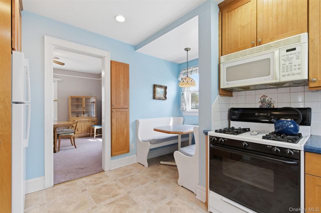 25 Iris Avenue, Floral Park, NY 11001