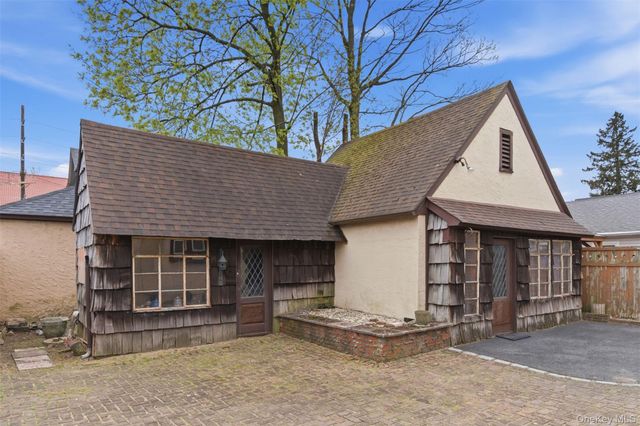 25 Iris Avenue, Floral Park, NY 11001