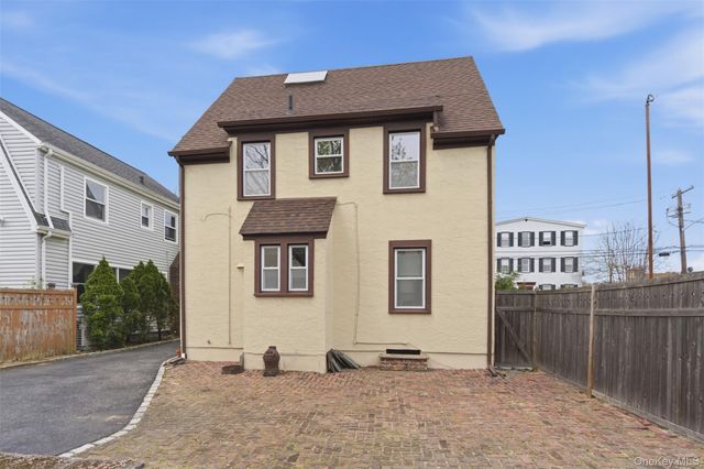 25 Iris Avenue, Floral Park, NY 11001
