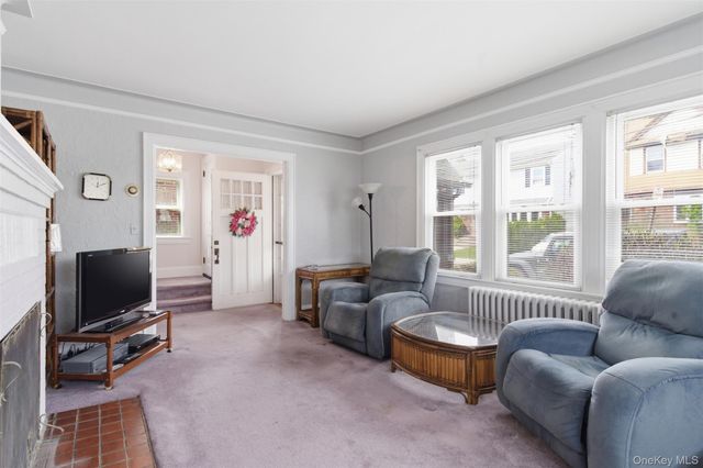 25 Iris Avenue, Floral Park, NY 11001
