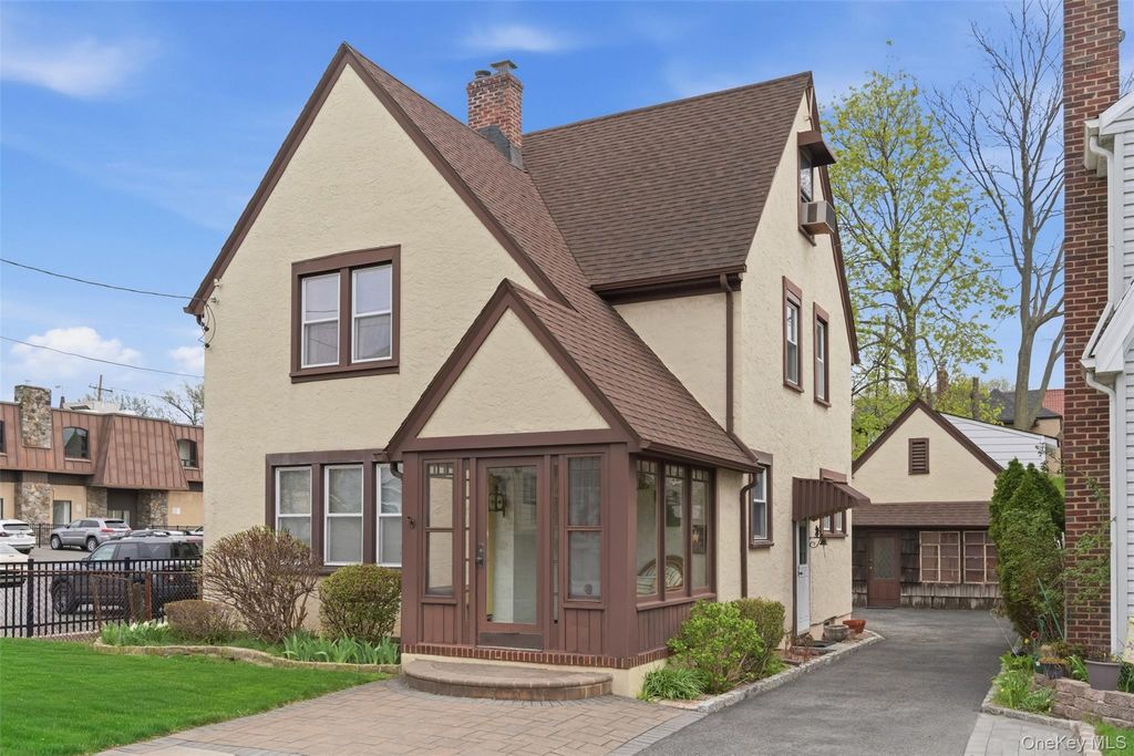 25 Iris Avenue, Floral Park, NY 11001
