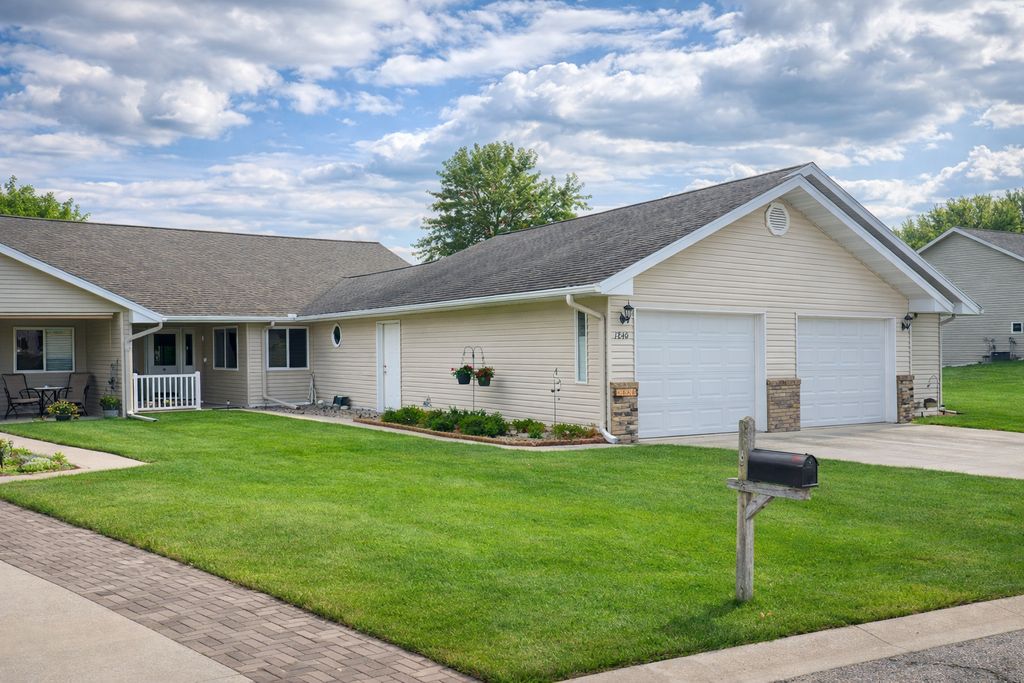 1840 Bridgeview Boulevard, Detroit Lakes, MN 56501
