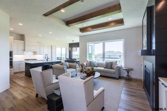 4515 S 203 Avenue, Elkhorn, NE 68135