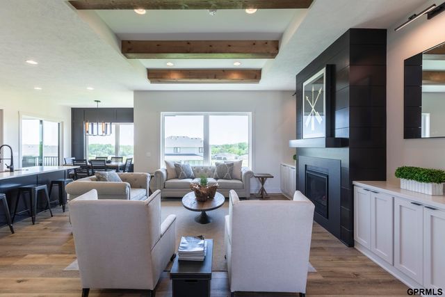 4515 S 203 Avenue, Elkhorn, NE 68135