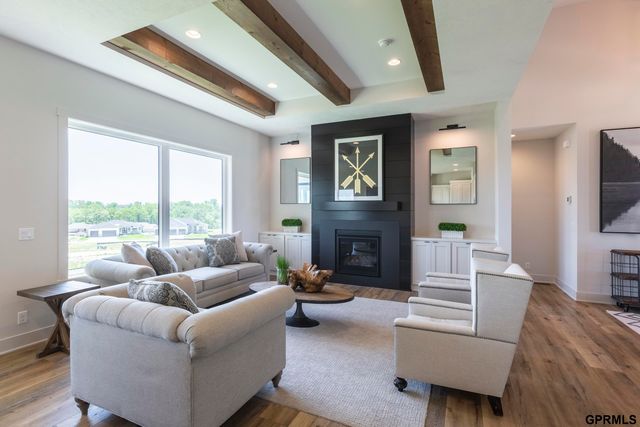 4515 S 203 Avenue, Elkhorn, NE 68135