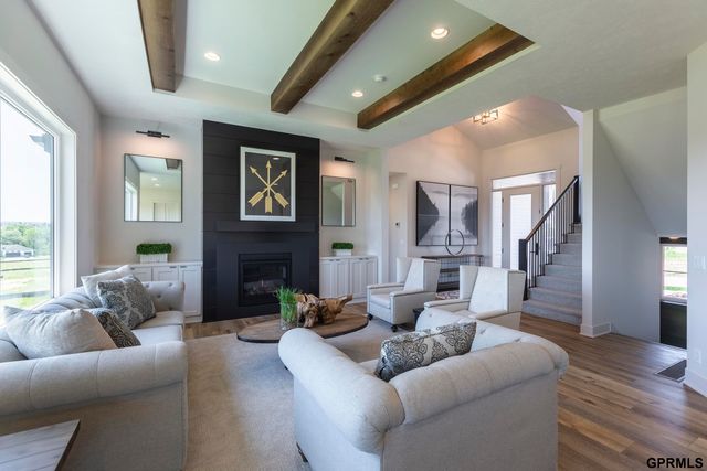 4515 S 203 Avenue, Elkhorn, NE 68135