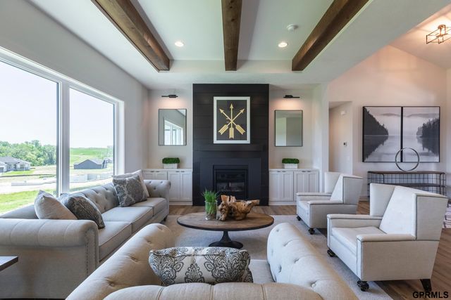 4515 S 203 Avenue, Elkhorn, NE 68135