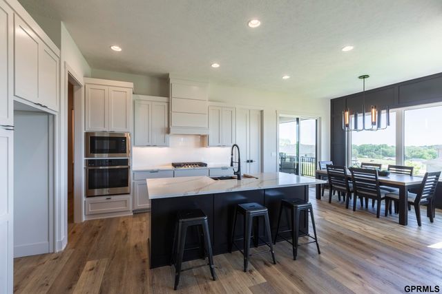 4515 S 203 Avenue, Elkhorn, NE 68135