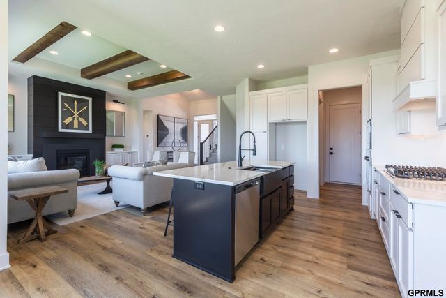 4515 S 203 Avenue, Elkhorn, NE 68135