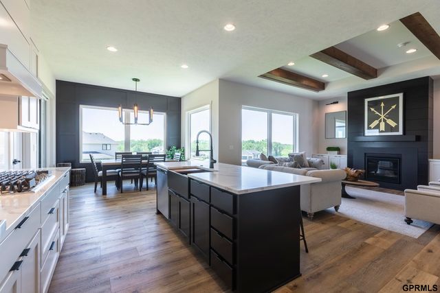 4515 S 203 Avenue, Elkhorn, NE 68135