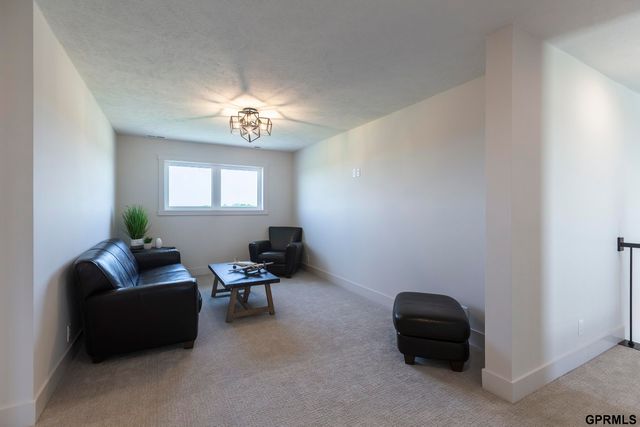 4515 S 203 Avenue, Elkhorn, NE 68135