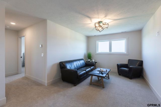 4515 S 203 Avenue, Elkhorn, NE 68135