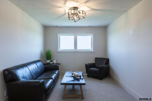 4515 S 203 Avenue, Elkhorn, NE 68135