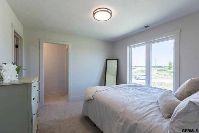 4515 S 203 Avenue, Elkhorn, NE 68135