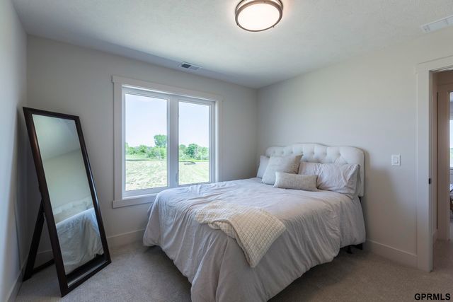 4515 S 203 Avenue, Elkhorn, NE 68135