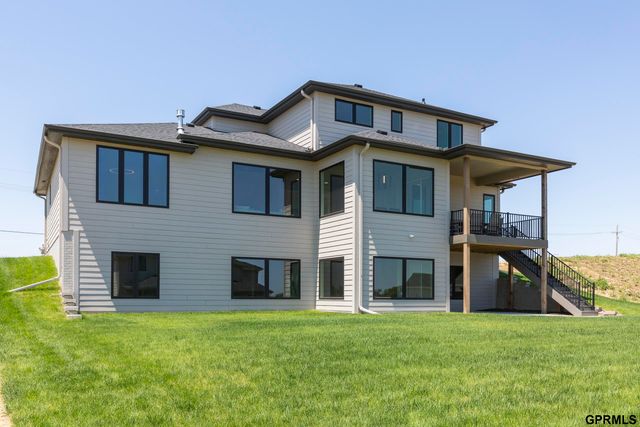 4515 S 203 Avenue, Elkhorn, NE 68135