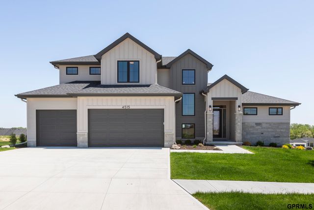 4515 S 203 Avenue, Elkhorn, NE 68135