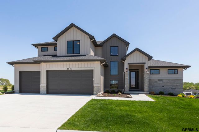 4515 S 203 Avenue, Elkhorn, NE 68135