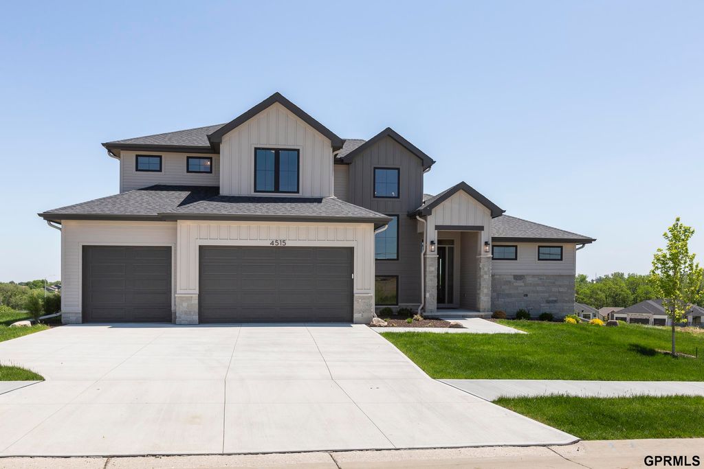 4515 S 203 Avenue, Elkhorn, NE 68135
