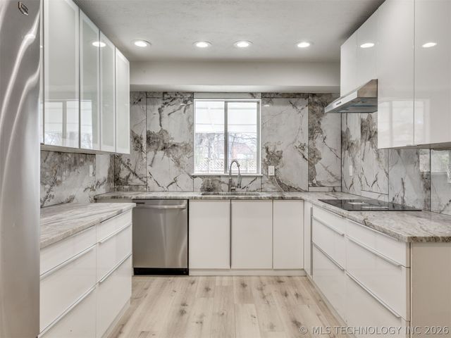 8408 E 64th Place, Tulsa, OK 74133