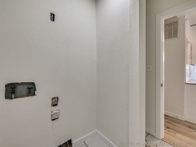 8408 E 64th Place, Tulsa, OK 74133