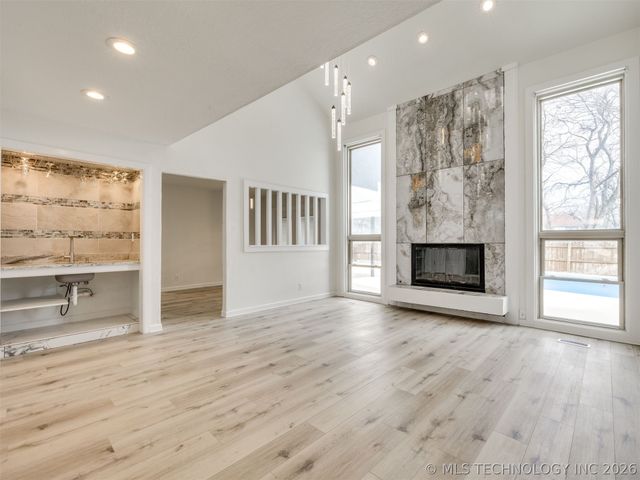 8408 E 64th Place, Tulsa, OK 74133