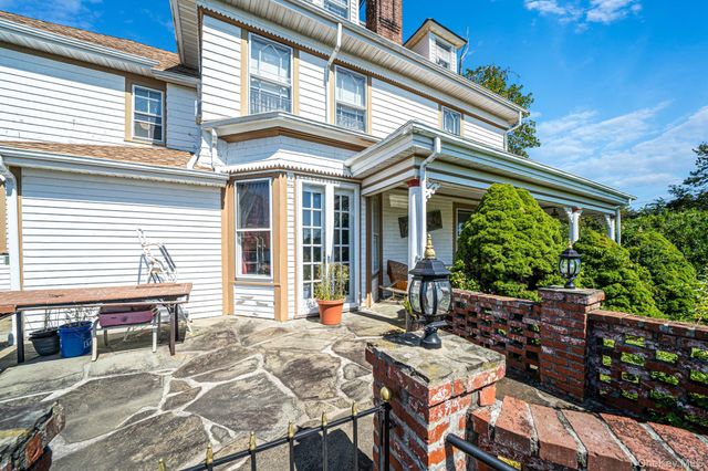 436 Bay Avenue, East Patchogue, NY 11772