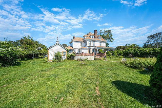 436 Bay Avenue, East Patchogue, NY 11772