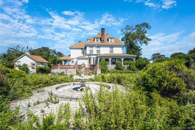 436 Bay Avenue, East Patchogue, NY 11772