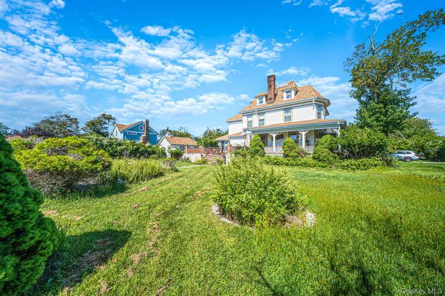 436 Bay Avenue, East Patchogue, NY 11772