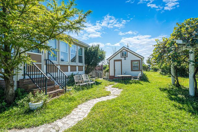 436 Bay Avenue, East Patchogue, NY 11772