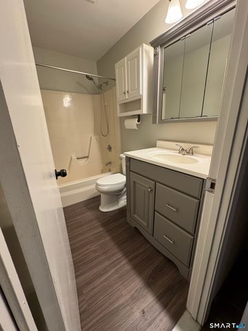 512 Twin Circle Drive 512, South Windsor, CT 06074