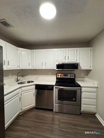 512 Twin Circle Drive 512, South Windsor, CT 06074