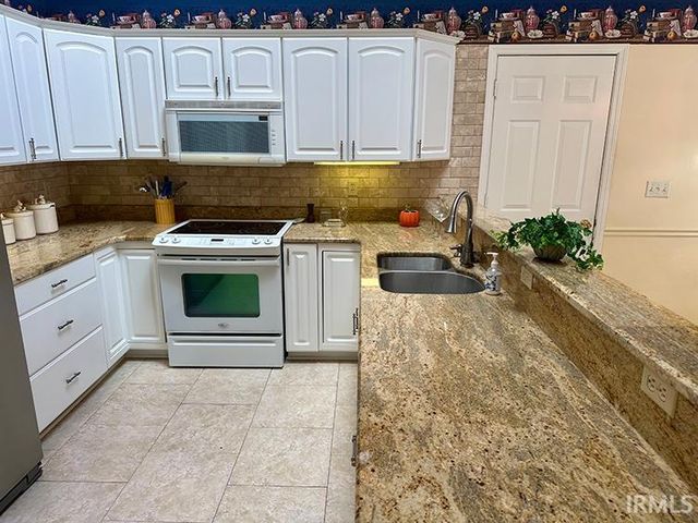 51311 Windsor Manor Court, Granger, IN 46530